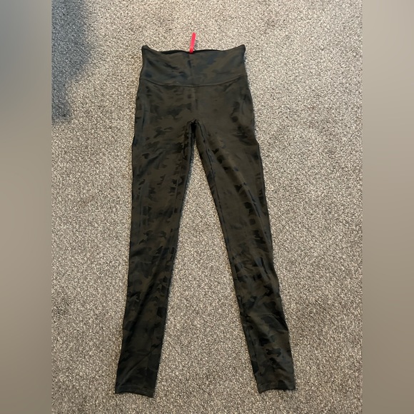 Spanx Faux Leather Camo Leggings, small, just don’t fit me right - Picture 1 of 3